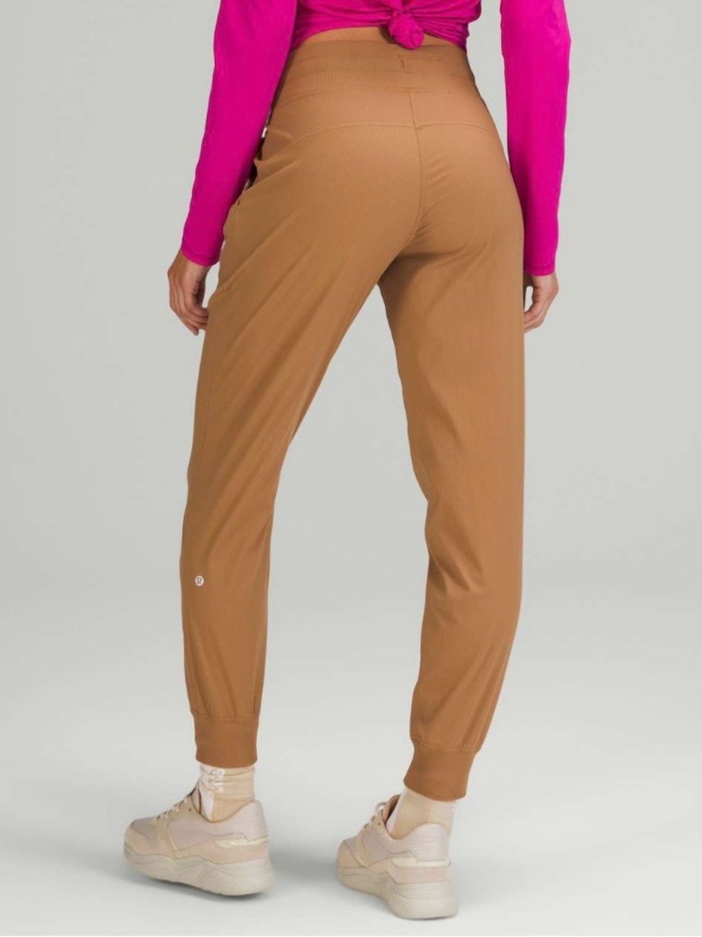 Lululemon Dance Studio Mid-Rise Jogger
Bold Beige size 8 EUC